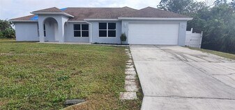 403 Lovers Ave in Lehigh Acres, FL - Building Photo