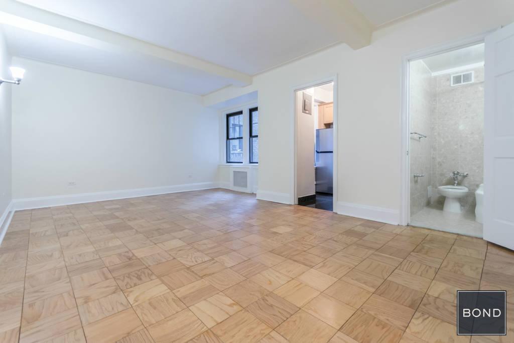 95 Christopher St in New York, NY - Building Photo