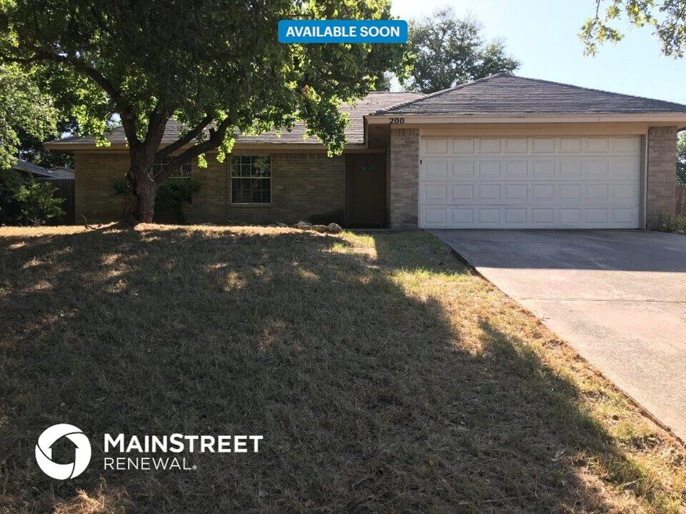 200 Laurel St in Mansfield, TX - Building Photo
