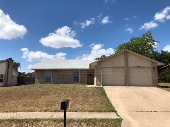 property at 2909 Trailridge Cir