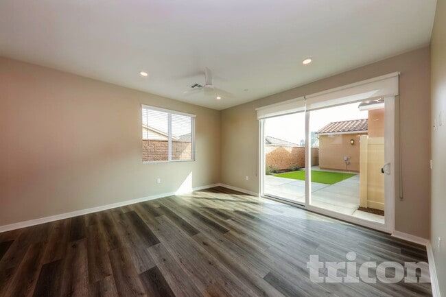 680 Susanne St in Corona, CA - Foto de edificio - Building Photo