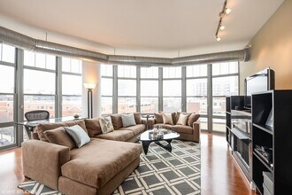 1200 W Monroe St in Chicago, IL - Building Photo - Building Photo