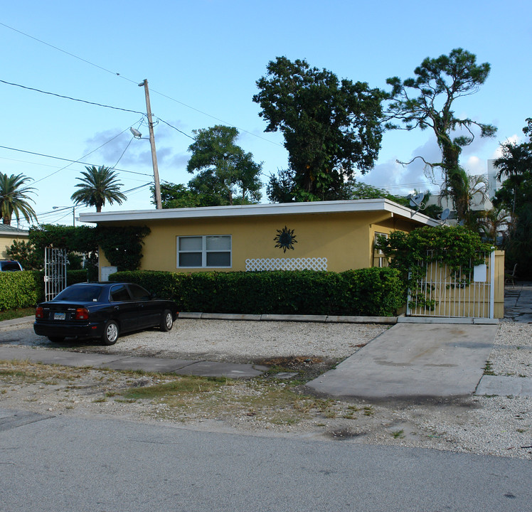 15 SE 10th St in Fort Lauderdale, FL - Building Photo