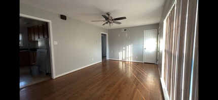 10520 Sandra Lynn Dr in Dallas, TX - Building Photo - Building Photo