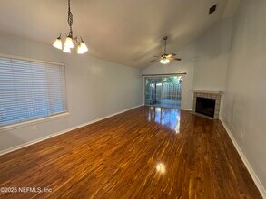 7701 Leesburg Dr S in Jacksonville, FL - Building Photo - Building Photo
