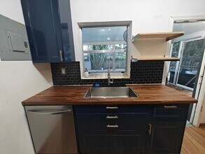 76 NE 170th St in North Miami Beach, FL - Building Photo - Building Photo