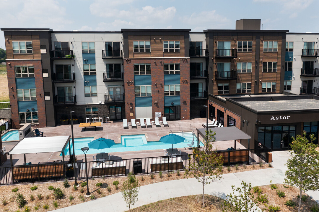 Aster in Coon Rapids, MN - Foto de edificio