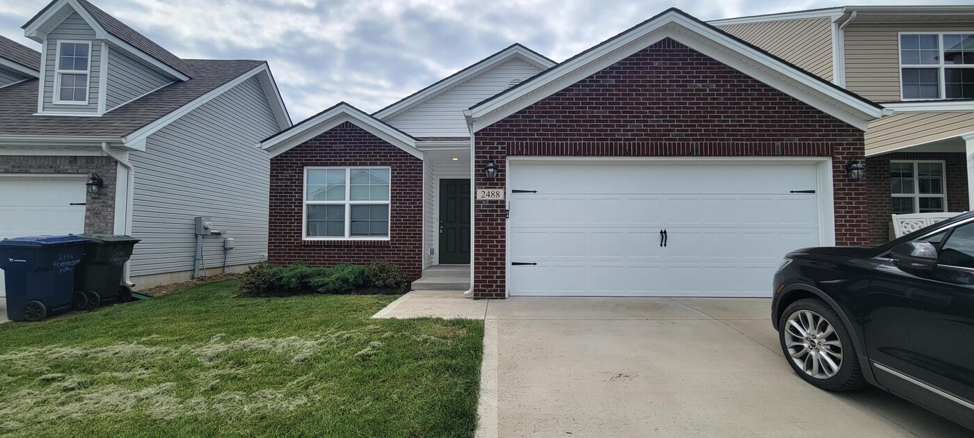 2488 Feathersound Wy in Lexington, KY - Building Photo