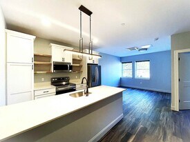 25 Lowell St in Manchester, NH - Building Photo