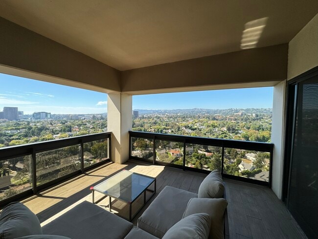 10445 Wilshire Blvd, Unit 1804 in Los Angeles, CA - Building Photo - Building Photo