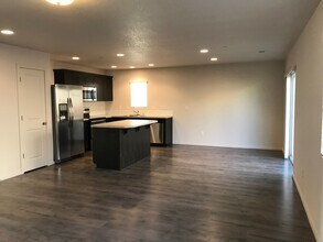 3616 NE Kingbird St in Camas, WA - Building Photo - Building Photo