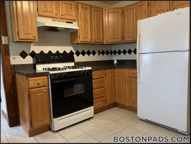 178 Calumet St, Unit 2 in Boston, MA - Building Photo - Building Photo