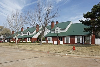 Wellington Commons in Oklahoma City, OK - Building Photo - Building Photo