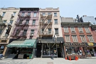 239 Bleecker St in New York, NY - Foto de edificio - Building Photo