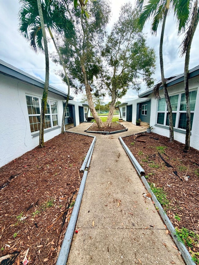 5730 NW 27th Ct in Lauderhill, FL - Building Photo - Building Photo