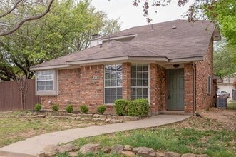 755 Burr Oak Dr in Lewisville, TX - Building Photo - Building Photo
