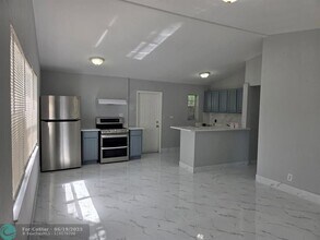 1542 NW 17th St in Fort Lauderdale, FL - Building Photo - Building Photo