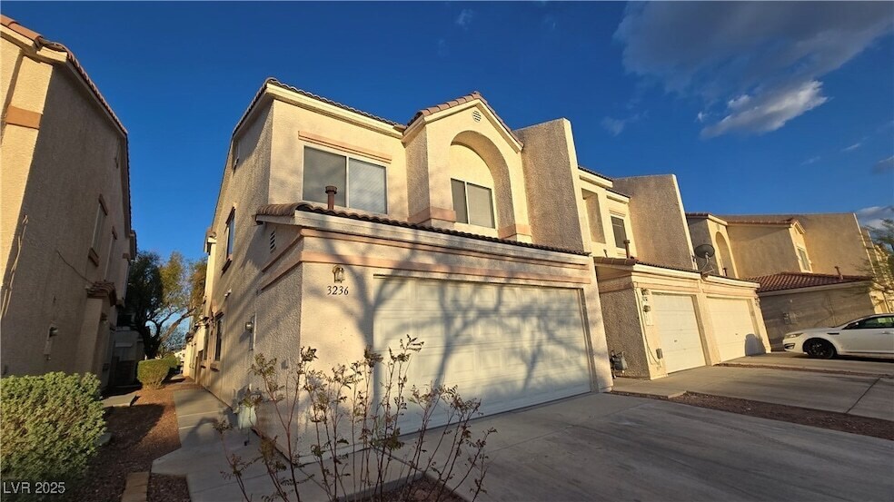 3236 Cheyenne Gardens Way, Unit 5268A in North Las Vegas, NV - Building Photo