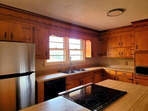 109 Evergreen Ln in Cayce, SC - Foto de edificio - Building Photo