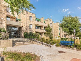 1919 Prairie Square in Schaumburg, IL - Building Photo