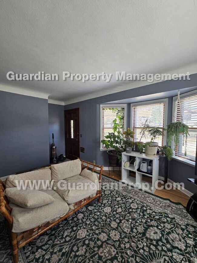 3300 Lincoln St NE in Minneapolis, MN - Building Photo - Building Photo