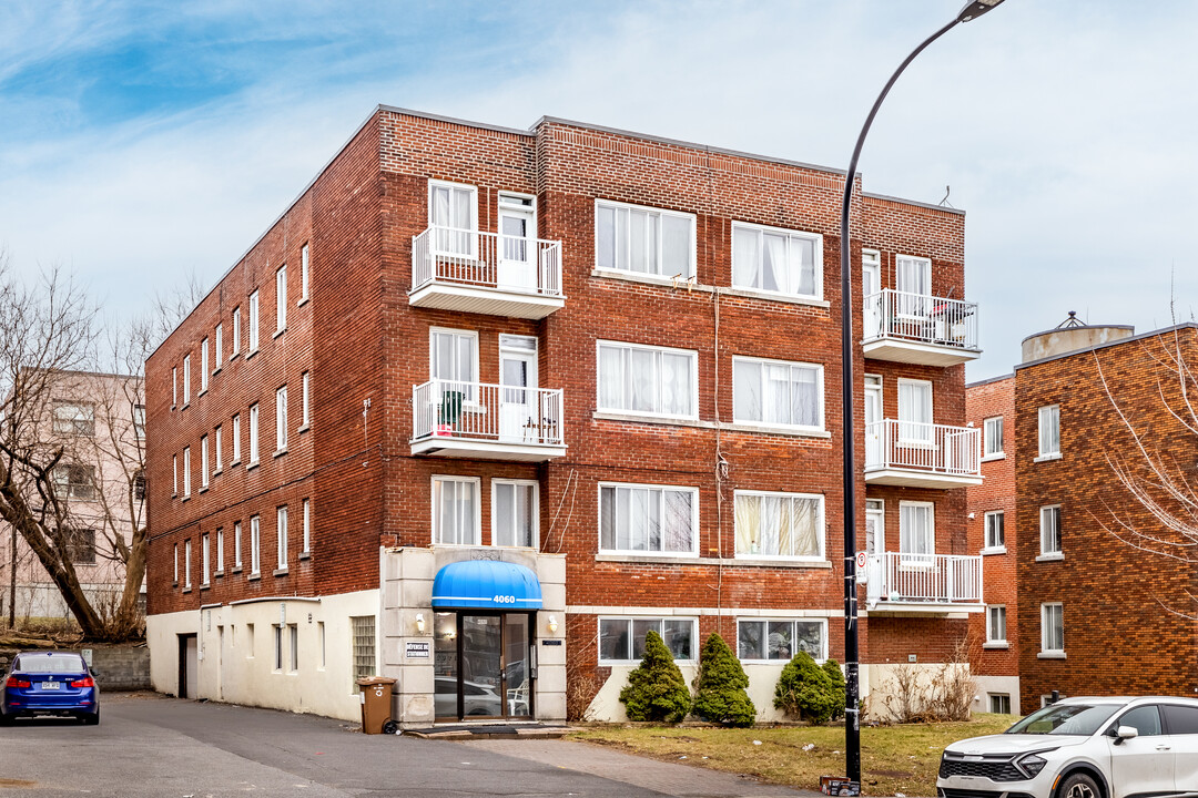 4060 De La Côte-Sainte-Catherine Ch in Montréal, QC - Building Photo