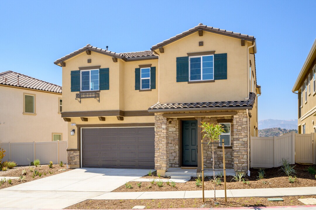 23775 Orange Blossom Dr in Santa Clarita, CA - Foto de edificio
