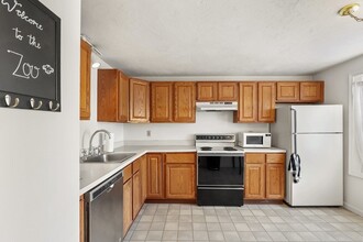 145 South St in Walpole, MA - Foto de edificio - Building Photo