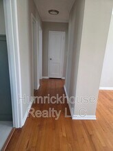 324 Wakefield Dr in Charlotte, NC - Foto de edificio - Building Photo