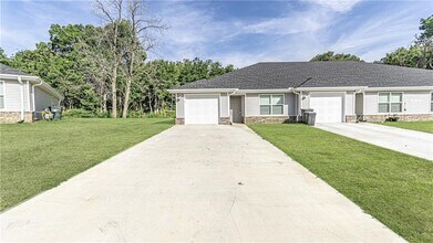 640 Hidden Springs Dr in Decatur, AR - Building Photo - Building Photo