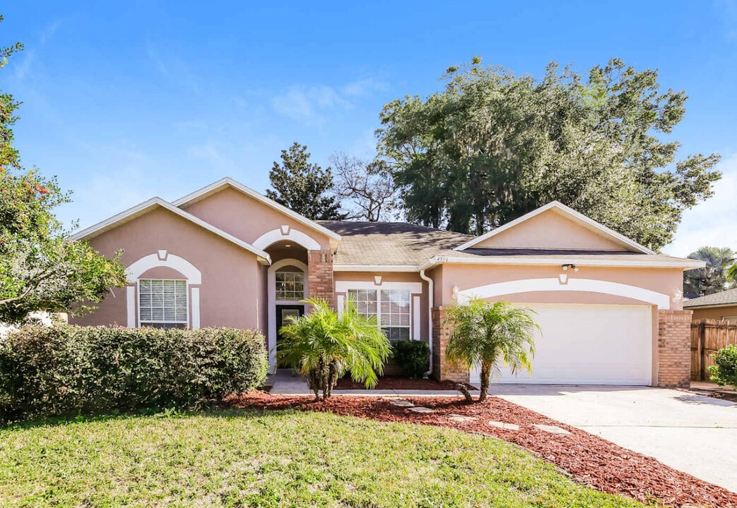 4592 Misty Dawn Ct N in Jacksonville, FL - Foto de edificio