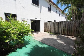 8815 NW 102nd Ct in Doral, FL - Building Photo - Building Photo