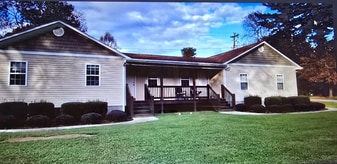 2102 Kingsbury Rd in Hendersonville, NC - Building Photo