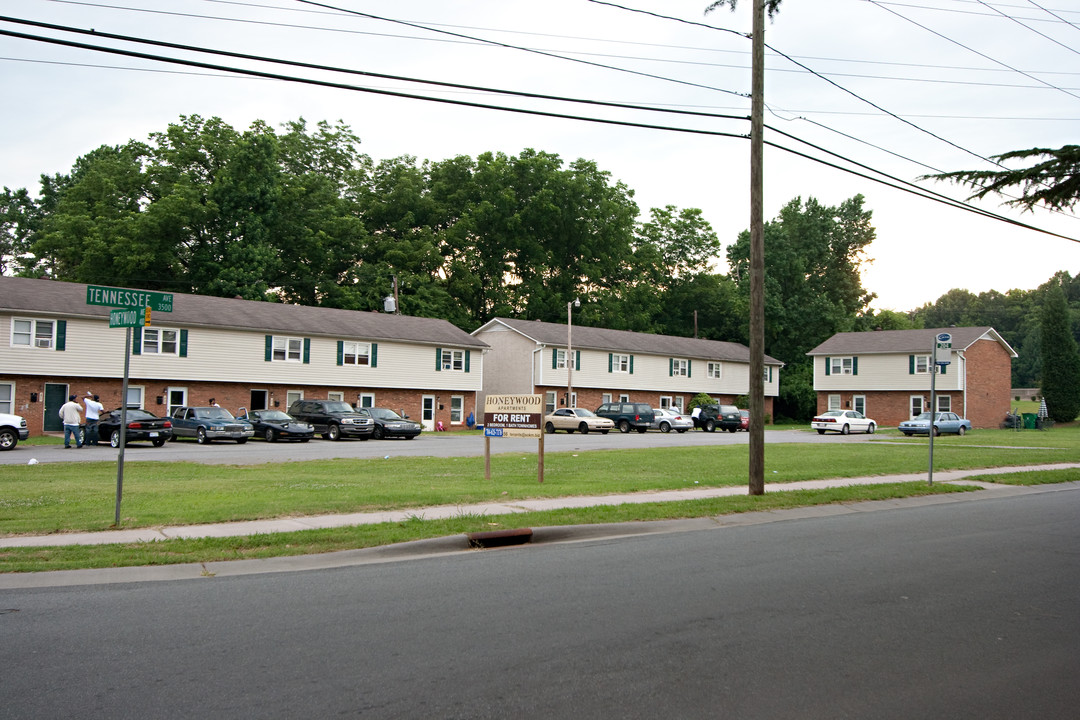 421 Honeywood Ave in Charlotte, NC - Building Photo