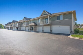 Wyndham Lake Villas in Green Bay, WI - Foto de edificio - Building Photo
