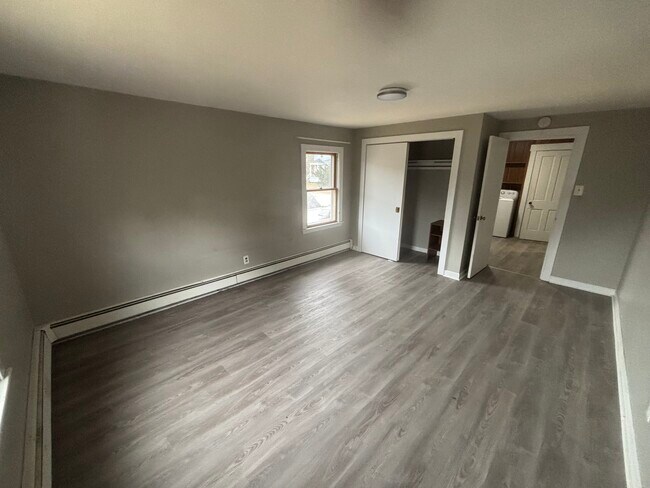 22 Pettingill St, Unit 2 in Lewiston, ME - Foto de edificio - Building Photo