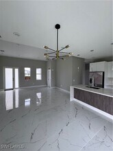 2507 30th St SW in Lehigh Acres, FL - Foto de edificio - Building Photo