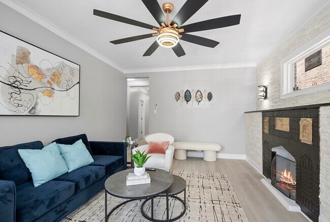 1809 W Armitage Ave, Unit 2 in Chicago, IL - Building Photo - Building Photo