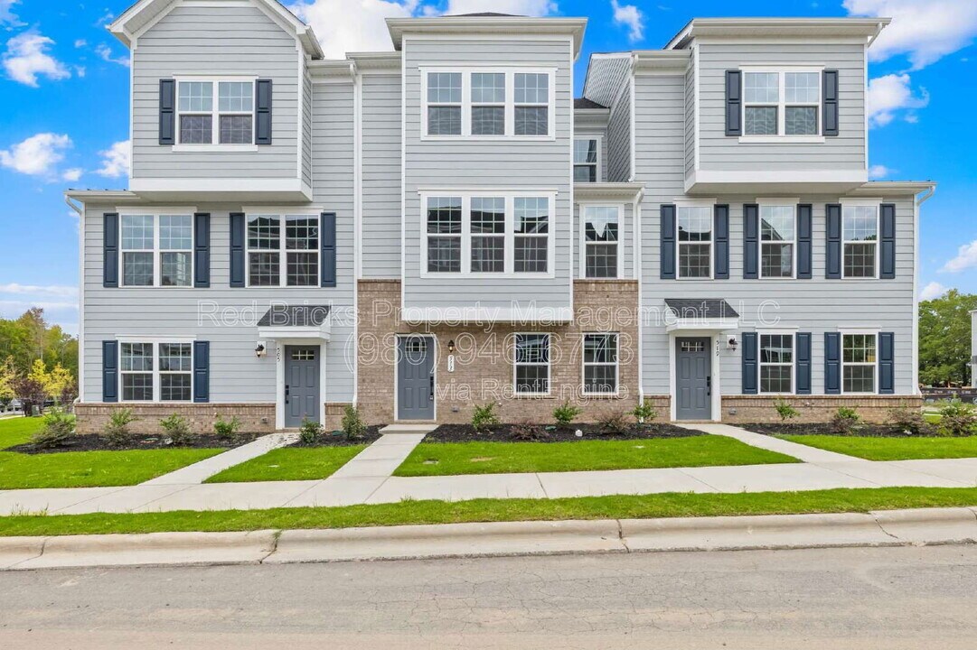 513 Bailey Mls Dr in Stallings, NC - Building Photo