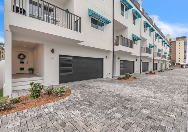 15405 Gulf Blvd in Madeira Beach, FL - Building Photo - Building Photo