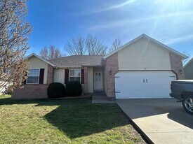 314 Cherokee Pl in Clever, MO - Building Photo