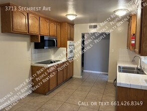 3713 Sechrest Ave in Bakersfield, CA - Building Photo - Building Photo