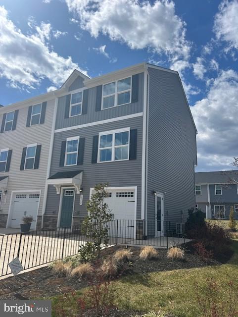 property at 2562 Laurel Pk Dr