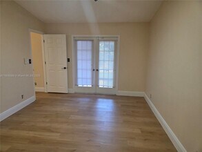 9804 NW 43rd St in Sunrise, FL - Building Photo - Building Photo