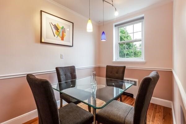 21 Englewood Ave, Unit 5 in Brookline, MA - Building Photo - Building Photo