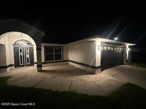 300 Island Oaks Pl in Merritt Island, FL - Building Photo - Building Photo