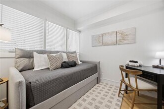 438 Markham St SW in Atlanta, GA - Foto de edificio - Building Photo