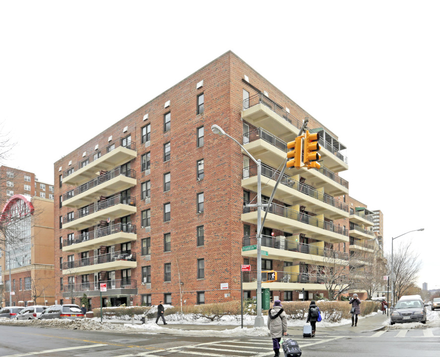 13710 Franklin Ave in Flushing, NY - Building Photo