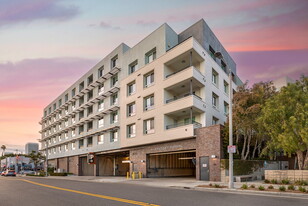 Wilshire La Brea Apartments