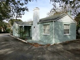 512 E Strawbridge Ave in Melbourne, FL - Building Photo